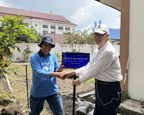 Penanaman Pohon oleh Guru Besar UNS Prof. Dr. Ir. Joko Riyanto, M.P.
